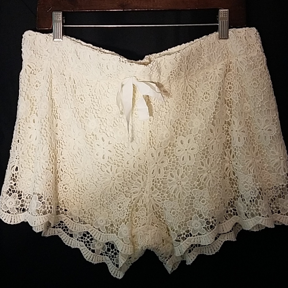 Creamed Laced Shorts